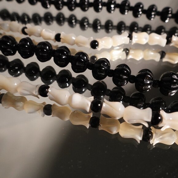 Vintage Black and Shell White floral Beaded Necklace with Shell Ring Accent - Picture 8 of 16